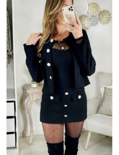 Ma Veste Courte Noire Et Boutons Dorés