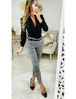 Mon Pantalon à Carreaux & Sa Ceinture Style Cuir